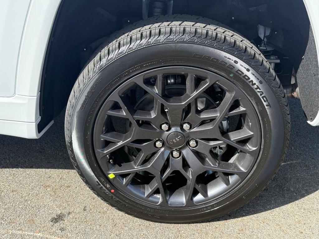 new 2025 Jeep Grand Cherokee L car, priced at $61,777