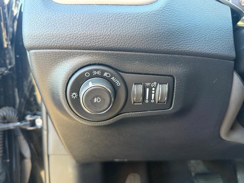 used 2021 Jeep Compass car, priced at $18,277