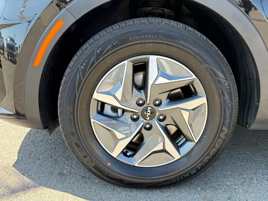 used 2024 Kia Sorento Hybrid car, priced at $29,500