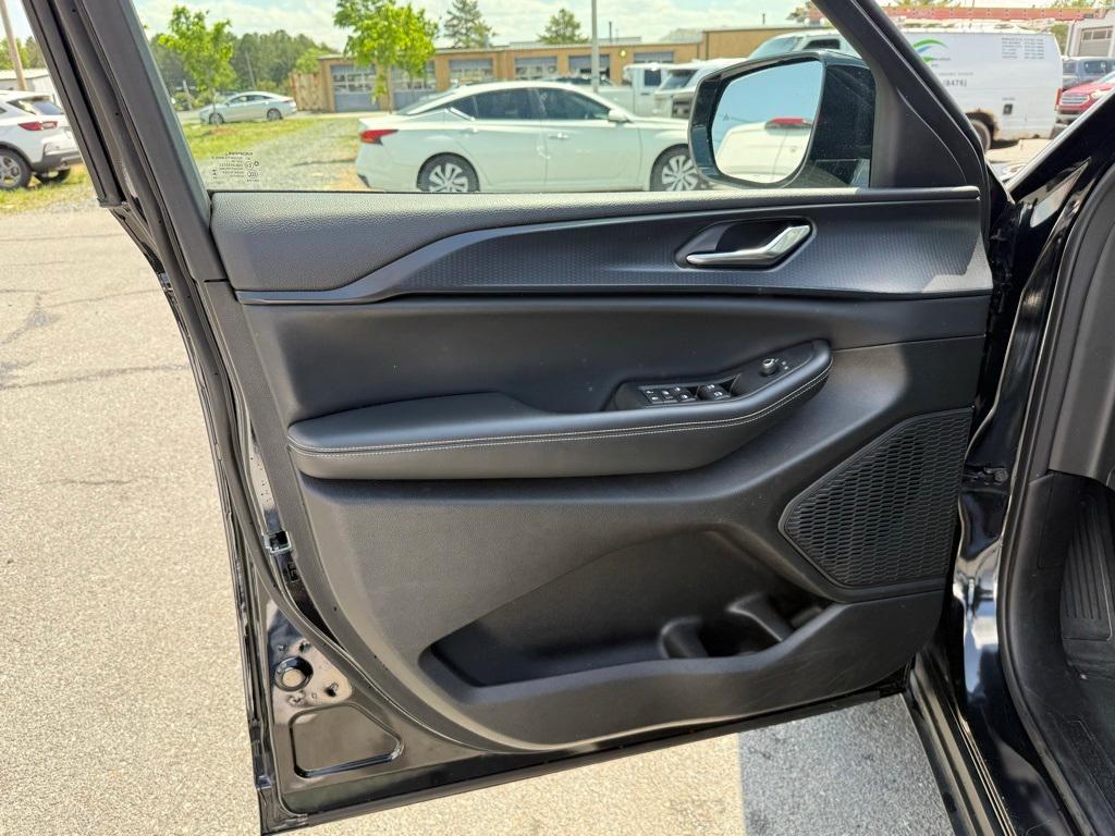 used 2024 Jeep Grand Cherokee car, priced at $38,777
