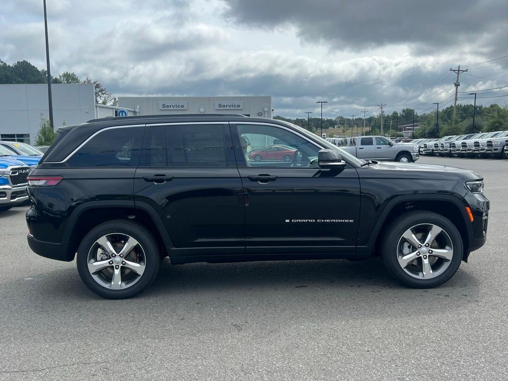 new 2024 Jeep Grand Cherokee car, priced at $50,277