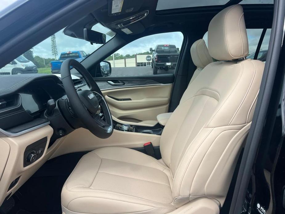 new 2024 Jeep Grand Cherokee car, priced at $50,277