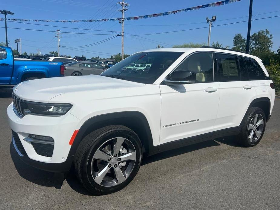 new 2024 Jeep Grand Cherokee car, priced at $49,277