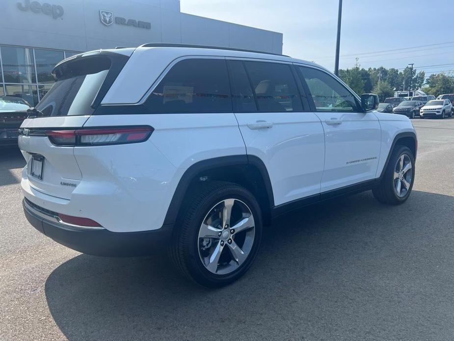 new 2024 Jeep Grand Cherokee car, priced at $49,277