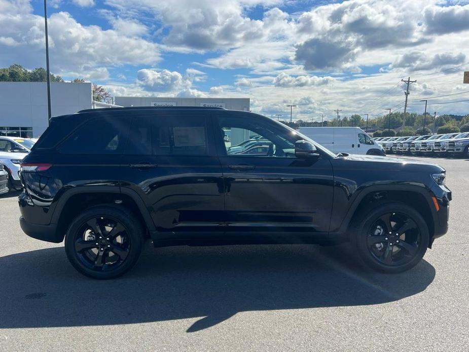 new 2025 Jeep Grand Cherokee car, priced at $42,777