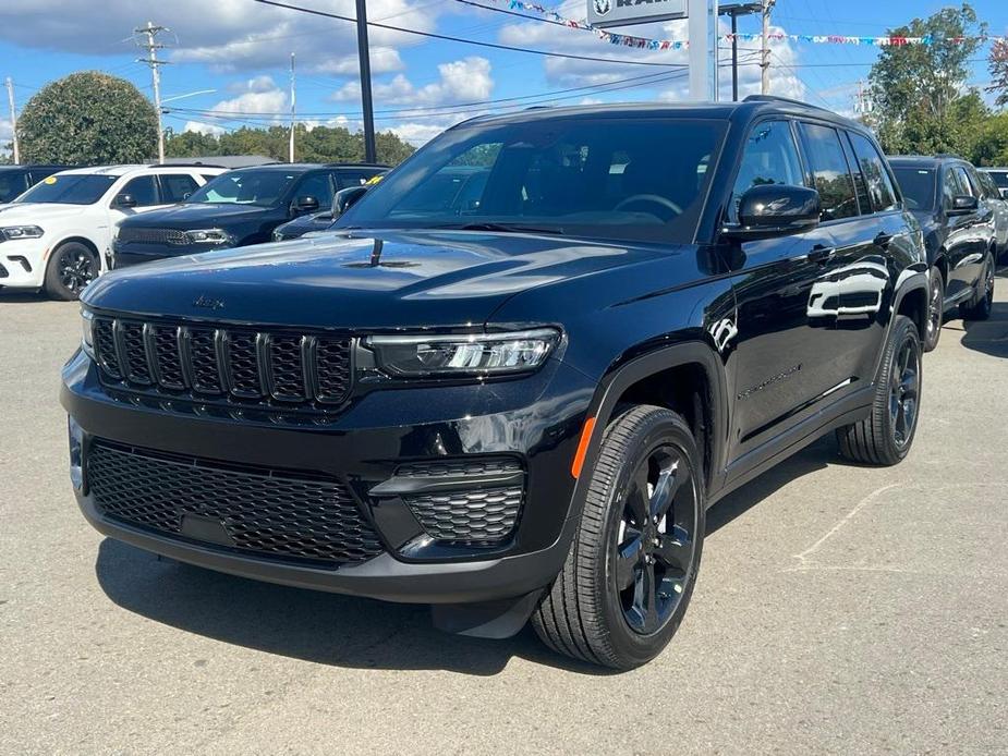 new 2025 Jeep Grand Cherokee car, priced at $42,777