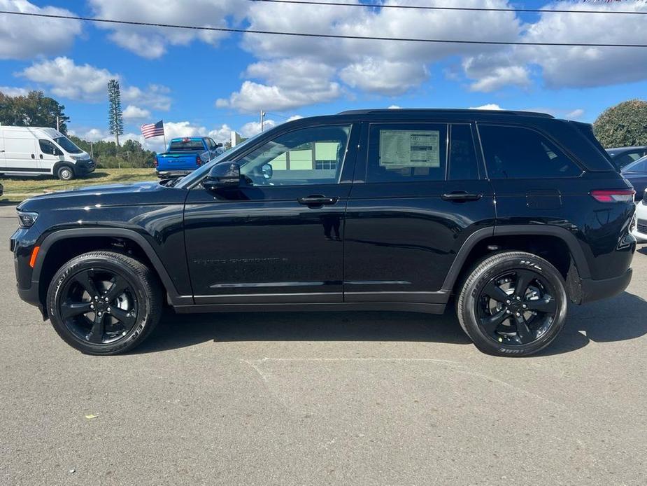 new 2025 Jeep Grand Cherokee car, priced at $42,777