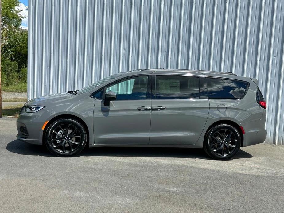 used 2023 Chrysler Pacifica car, priced at $37,777