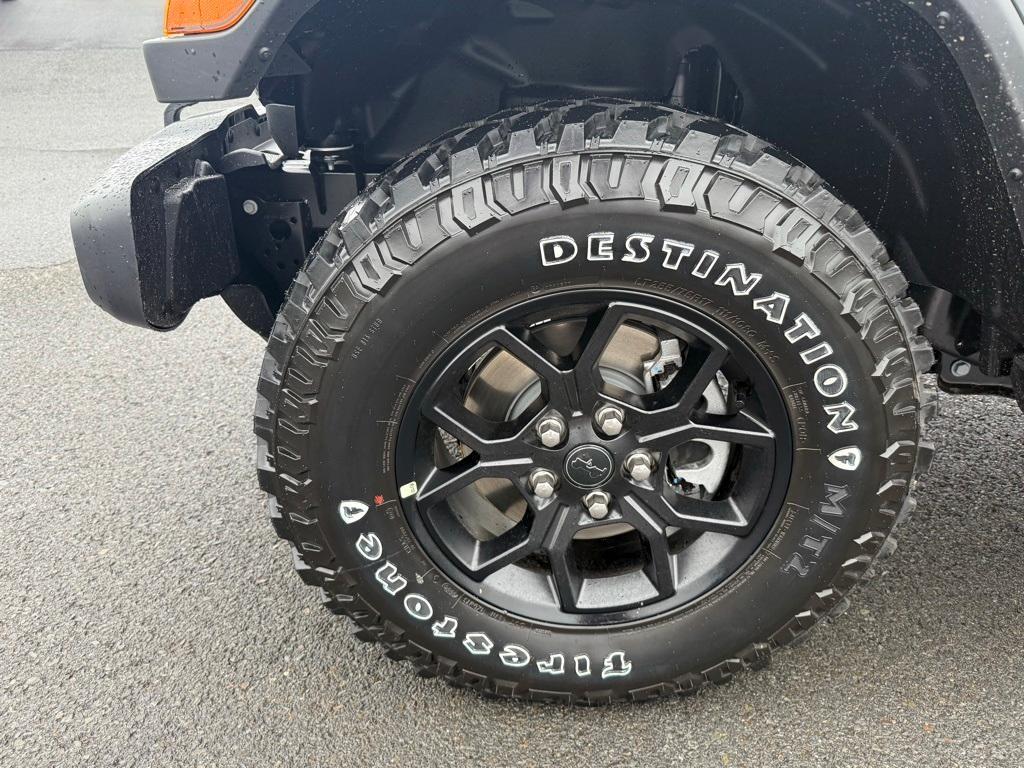 new 2025 Jeep Gladiator car, priced at $41,777