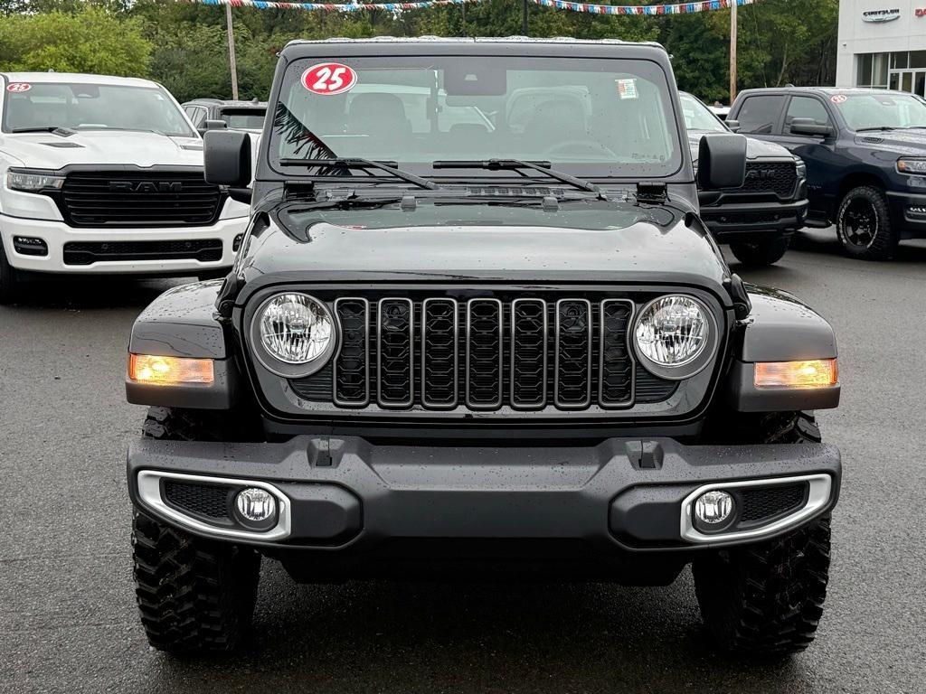 new 2025 Jeep Gladiator car, priced at $41,777