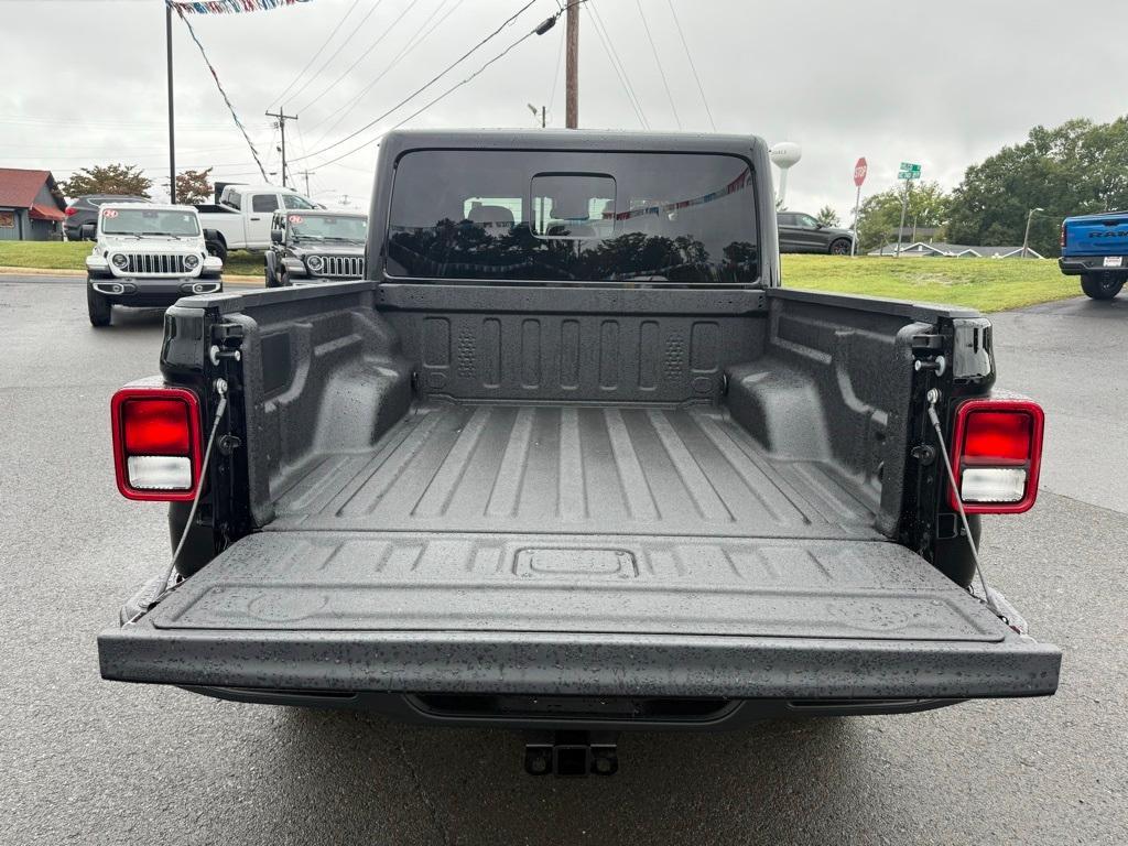 new 2025 Jeep Gladiator car, priced at $41,777