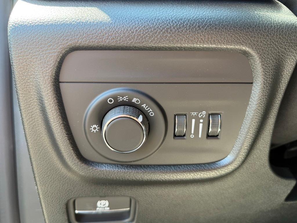 new 2025 Jeep Grand Cherokee car, priced at $38,777