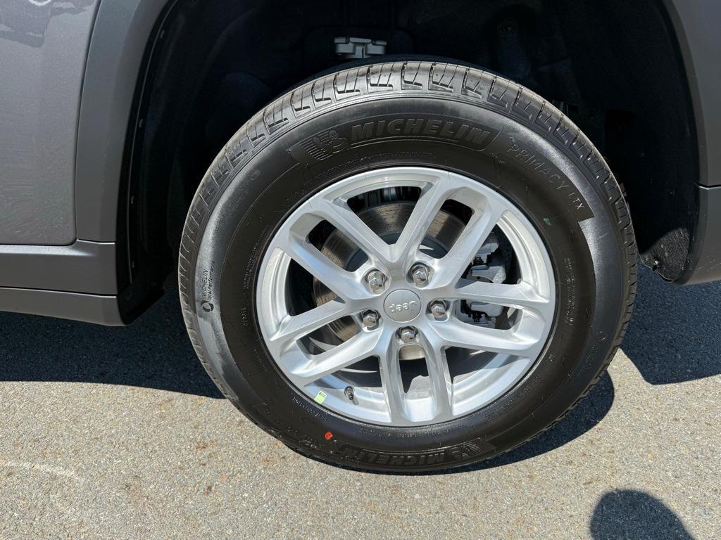 new 2025 Jeep Grand Cherokee car, priced at $38,777