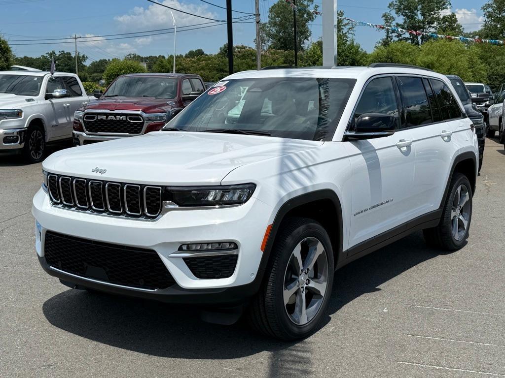 new 2025 Jeep Grand Cherokee car, priced at $48,777