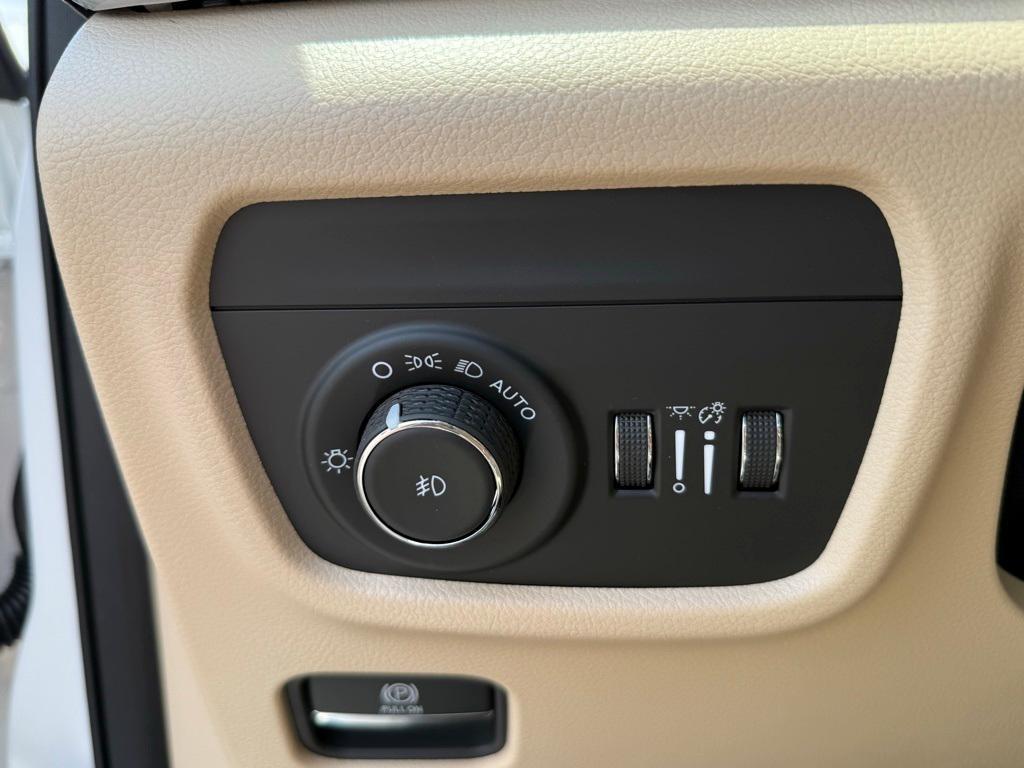 new 2025 Jeep Grand Cherokee car, priced at $48,777