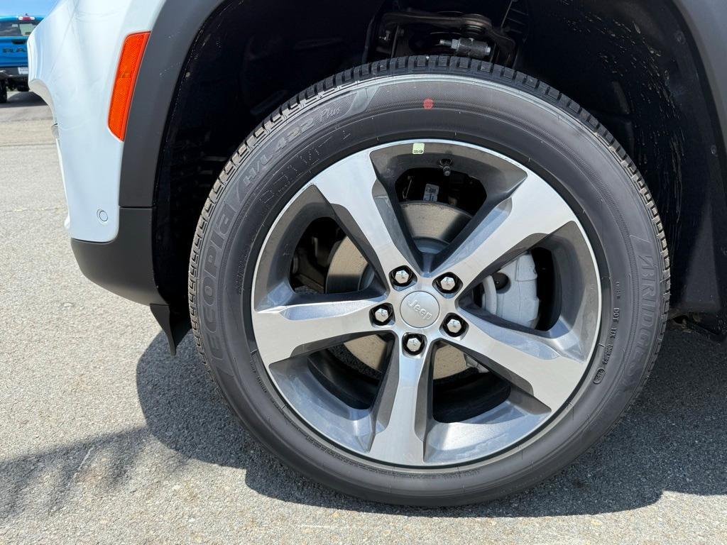 new 2025 Jeep Grand Cherokee car, priced at $48,777