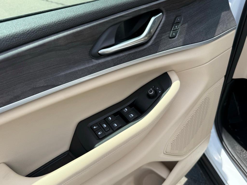 new 2025 Jeep Grand Cherokee car, priced at $48,777