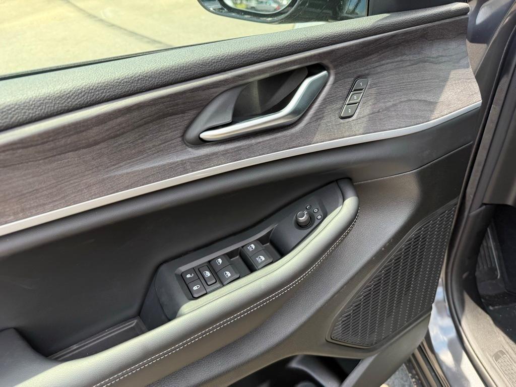 new 2025 Jeep Grand Cherokee car, priced at $46,777