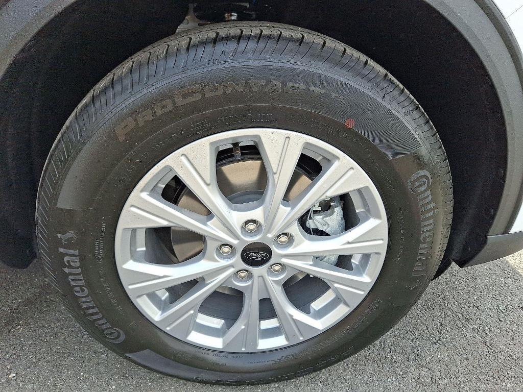 new 2025 Ford Escape car, priced at $28,238