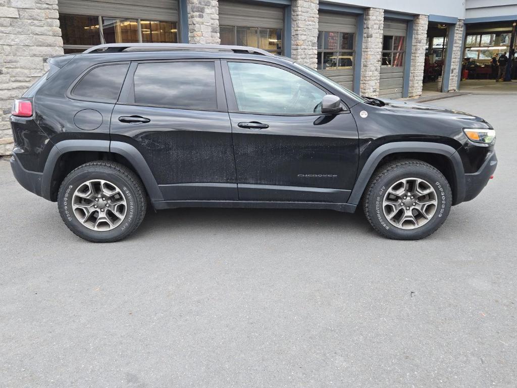 used 2020 Jeep Cherokee car, priced at $15,990