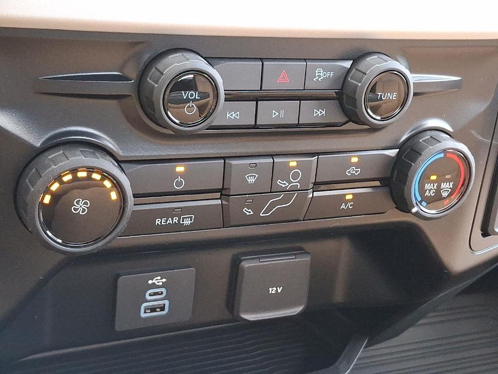 new 2025 Ford F-250 car, priced at $60,820