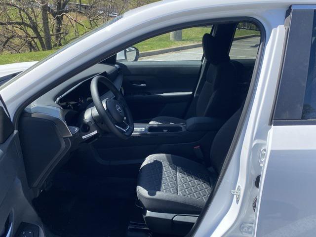 new 2025 Nissan Kicks car, priced at $27,560