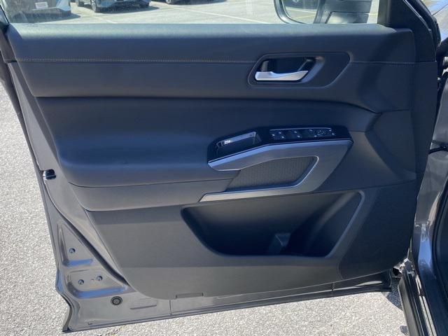 new 2025 Nissan Pathfinder car, priced at $39,400