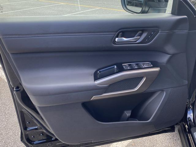 new 2025 Nissan Pathfinder car, priced at $43,723