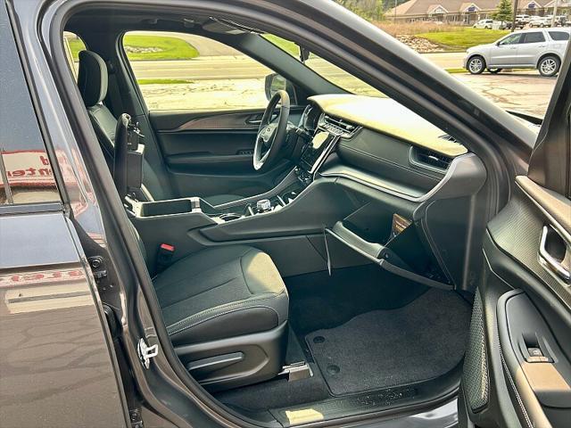 new 2025 Jeep Grand Cherokee car, priced at $43,670