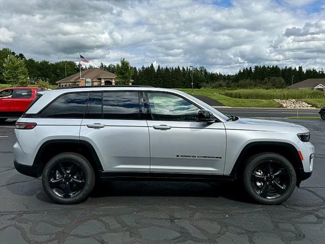 new 2024 Jeep Grand Cherokee car, priced at $47,832