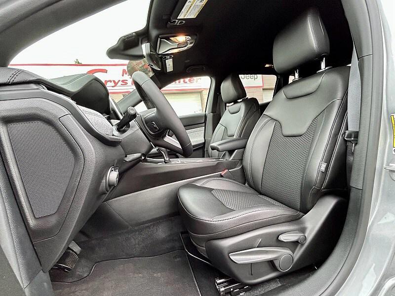 new 2025 Jeep Compass car, priced at $28,549