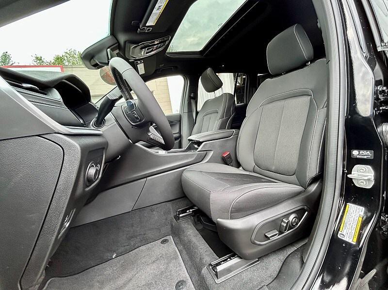 new 2025 Jeep Grand Cherokee car, priced at $45,165