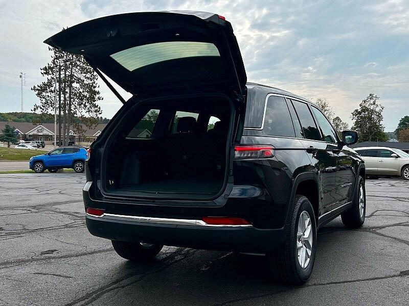 new 2025 Jeep Grand Cherokee car, priced at $45,165