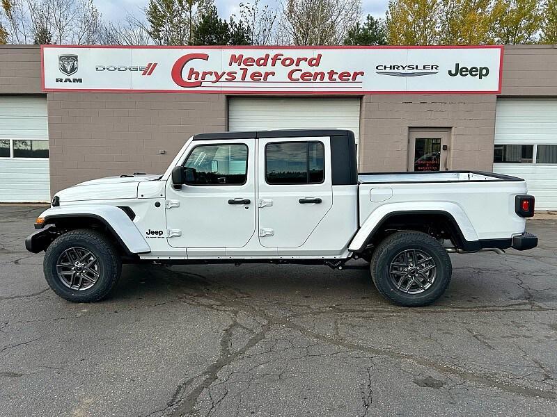 new 2026 Jeep Gladiator car, priced at $53,380