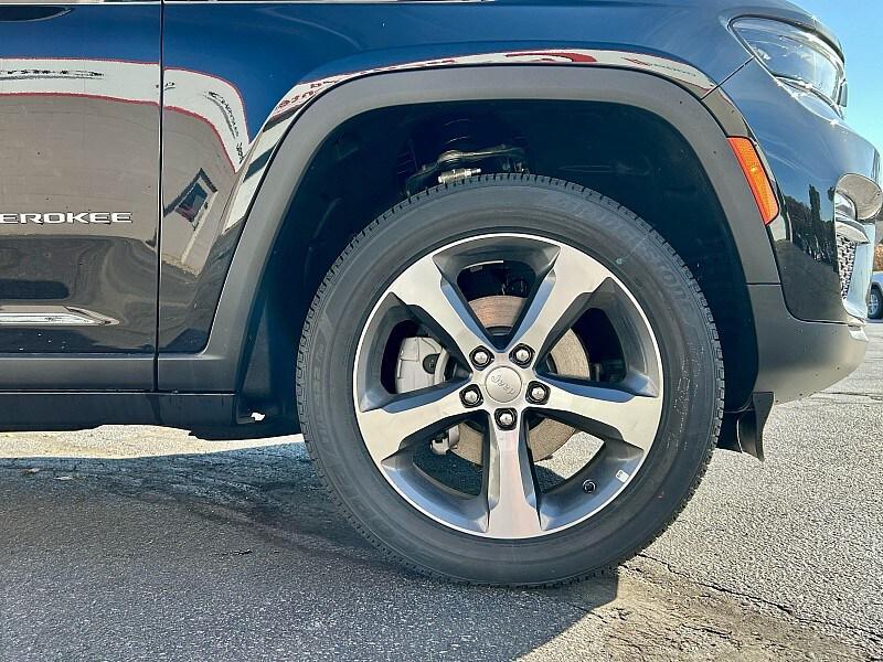 new 2025 Jeep Grand Cherokee car, priced at $51,115