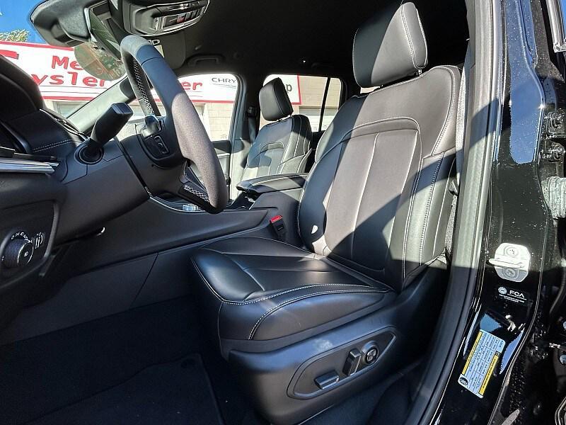 new 2025 Jeep Grand Cherokee car, priced at $51,115
