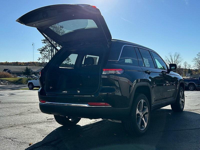 new 2025 Jeep Grand Cherokee car, priced at $51,115