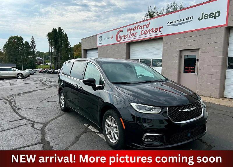 used 2024 Chrysler Pacifica car, priced at $30,826
