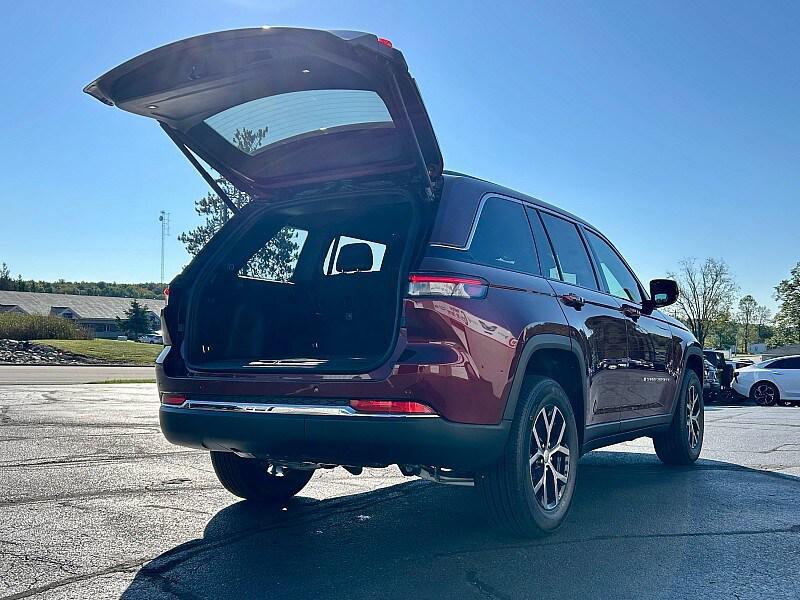 new 2025 Jeep Grand Cherokee car, priced at $48,490