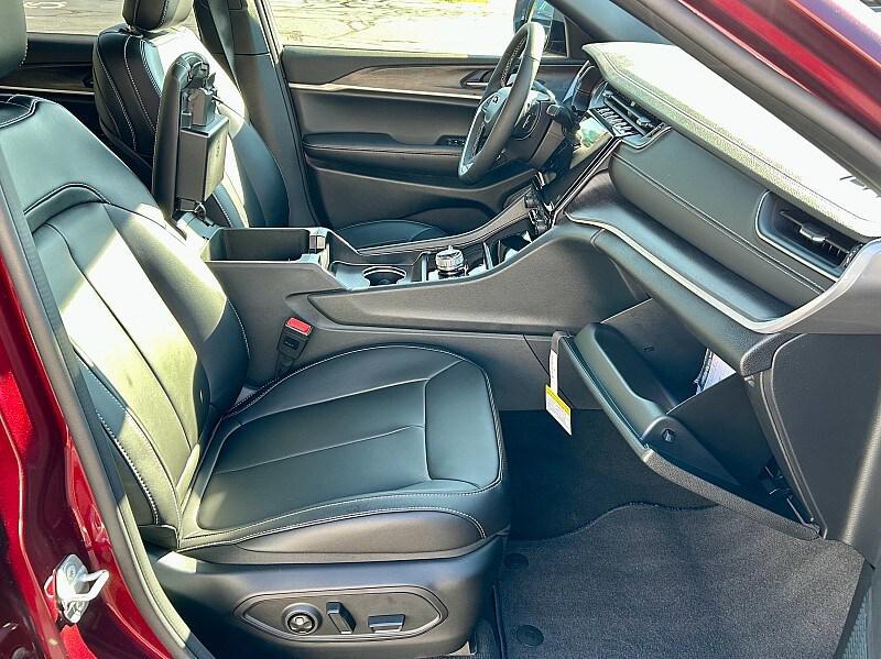 new 2025 Jeep Grand Cherokee car, priced at $48,490