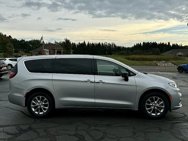 new 2024 Chrysler Pacifica car