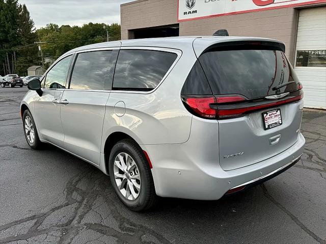 new 2024 Chrysler Pacifica car