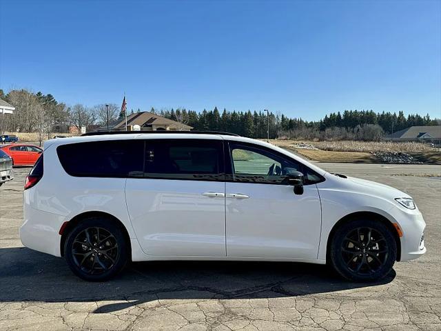 new 2024 Chrysler Pacifica car, priced at $42,298