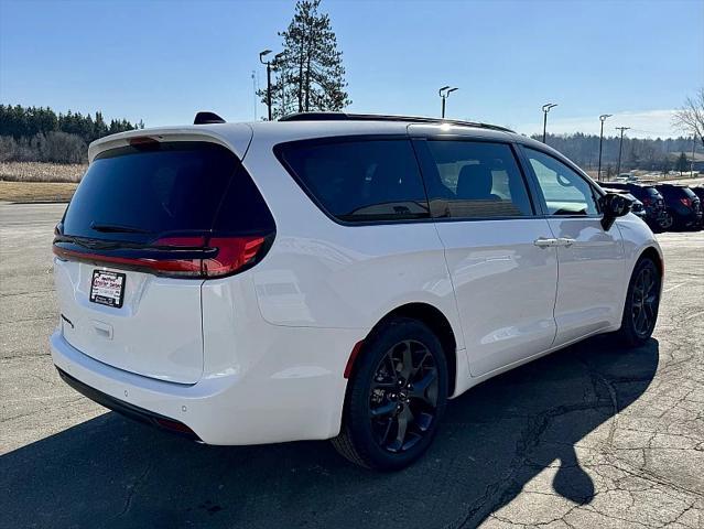 new 2024 Chrysler Pacifica car, priced at $42,298