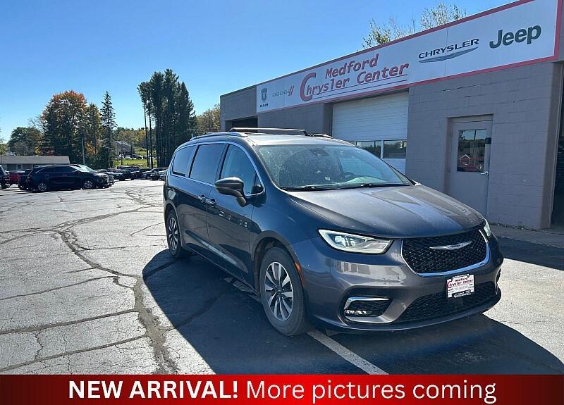used 2021 Chrysler Pacifica car, priced at $21,276