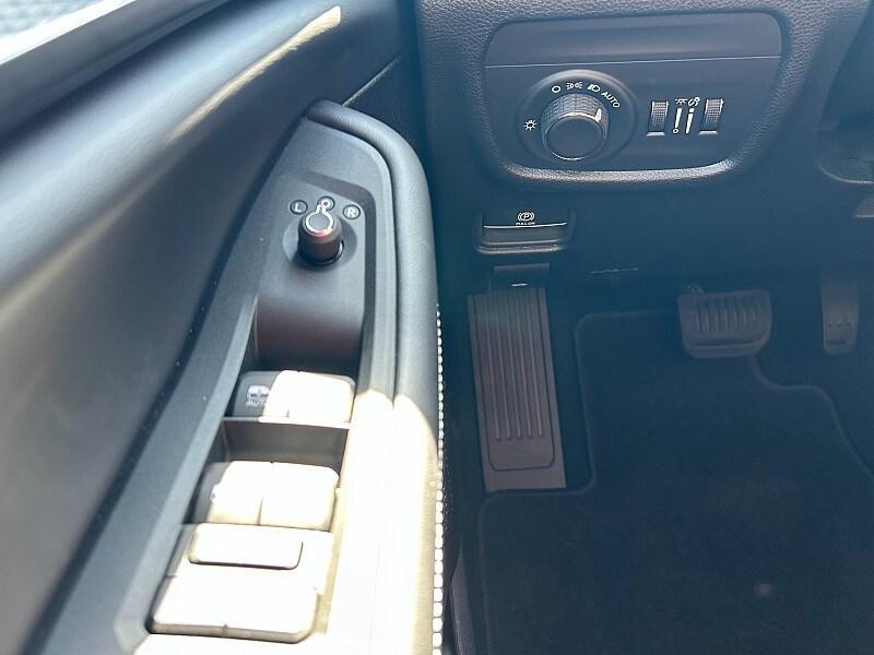 new 2025 Jeep Grand Cherokee car, priced at $43,575