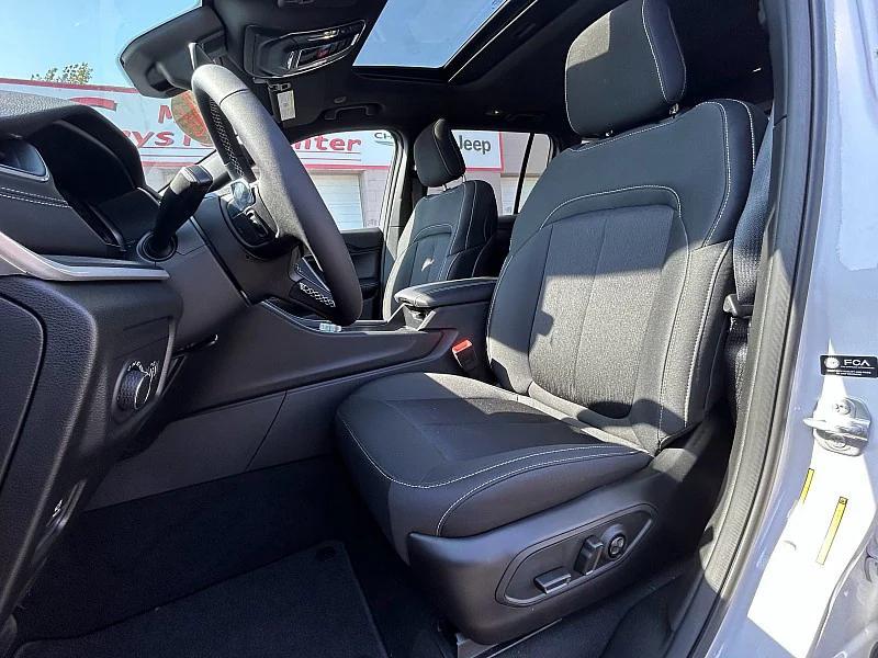 new 2025 Jeep Grand Cherokee car, priced at $43,575