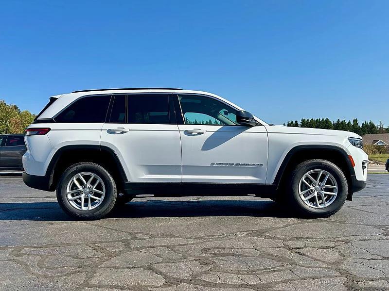 new 2025 Jeep Grand Cherokee car, priced at $43,575