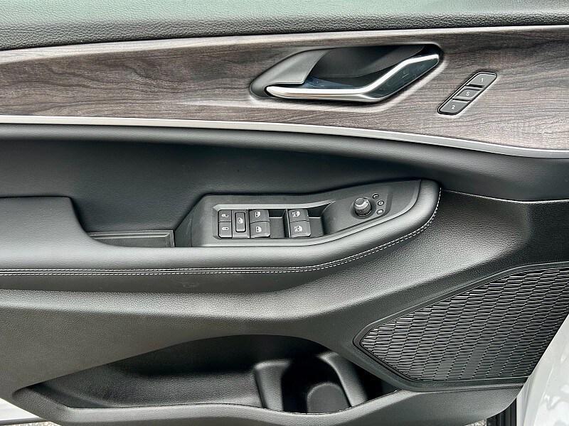 new 2025 Jeep Grand Cherokee car, priced at $47,304