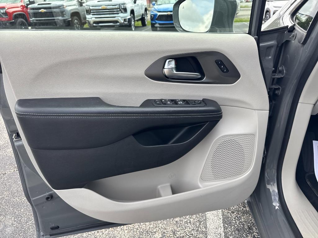 used 2022 Chrysler Pacifica car, priced at $23,565